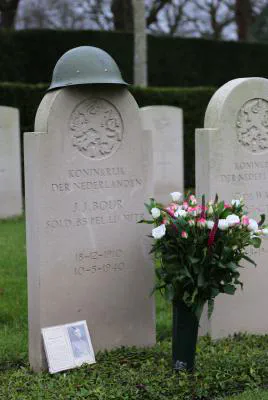 Foto van het graf van soldaat Bour